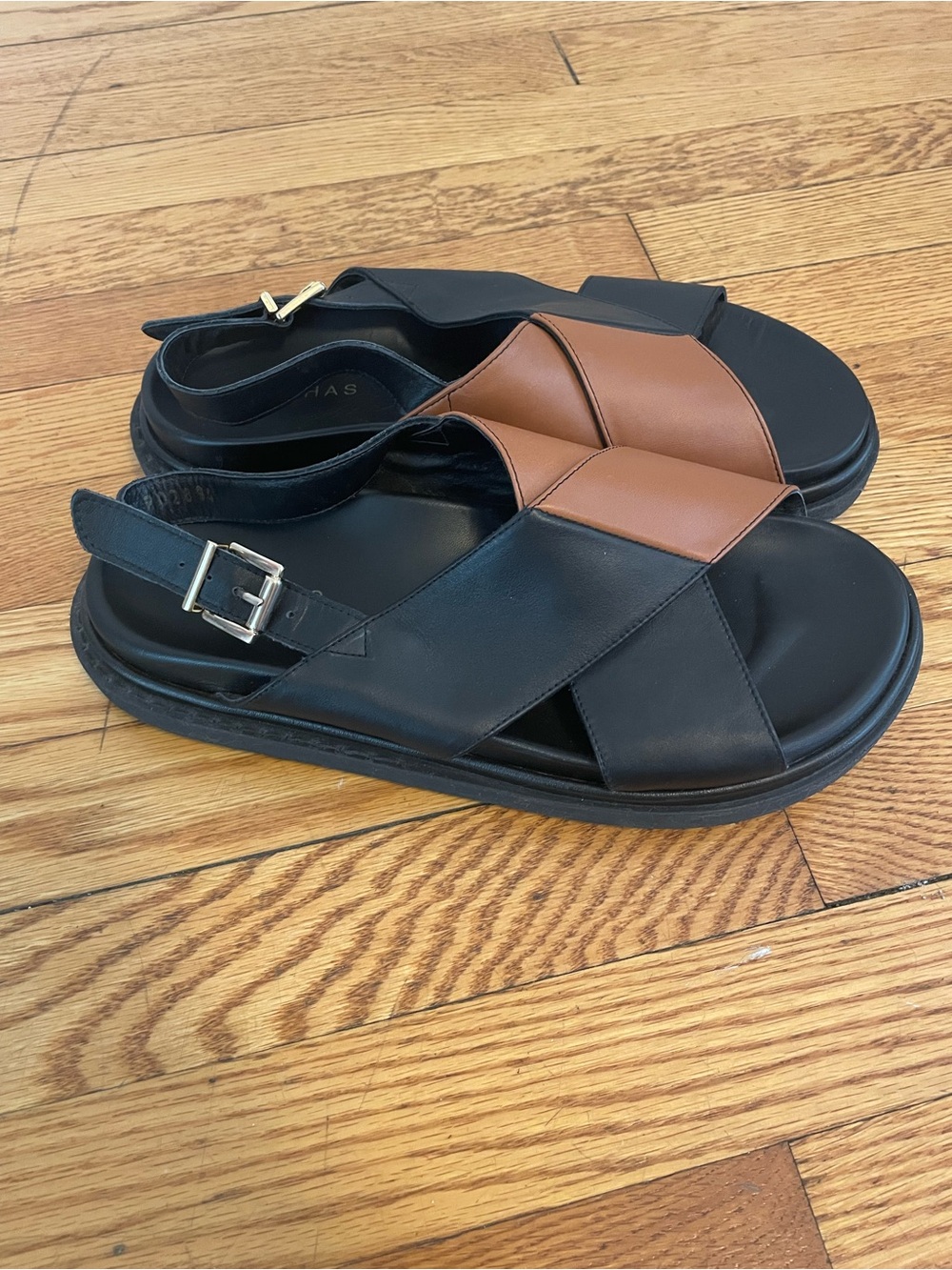 ALOHAS Marshmallow Bicolor Black/Tan Leather Sandals size 9 - Picture 3 of 6